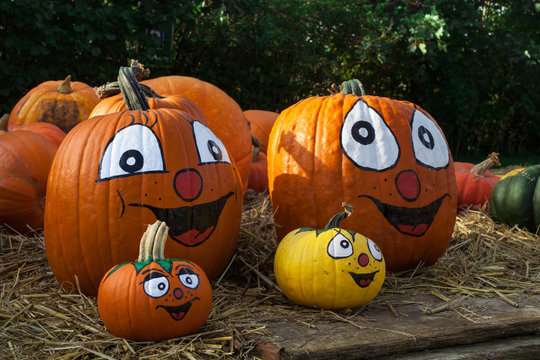 Smiling Halloween faces pumpkins