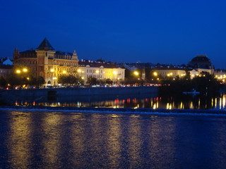 Fototapeta na wymiar Prager Burg bei Nacht