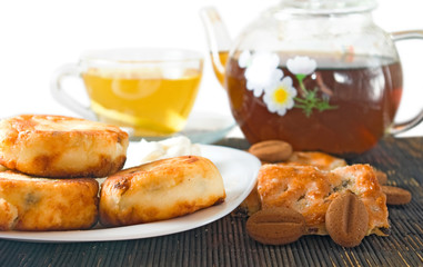 image cups of tea and cookies on the table closeup