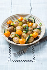 Hokkaido-Kartoffel-Zucchini-Pfanne mit Räuchertofu