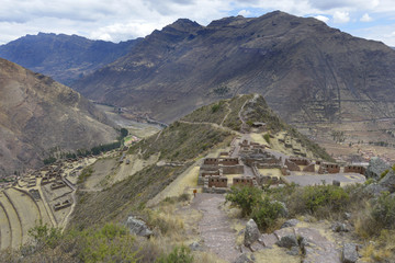 Fototapeta premium Ruinas incas de Pisac, Perú