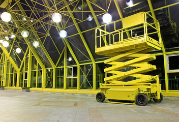 Hydraulic / Electric Scissor Platform at Indoor Place.