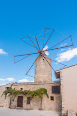 Fototapeta na wymiar Traditionelle Windmühle, Mallorca