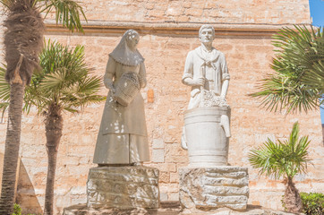 Winzer-Figuren in der Weinstadt Binissalem, Mallorca