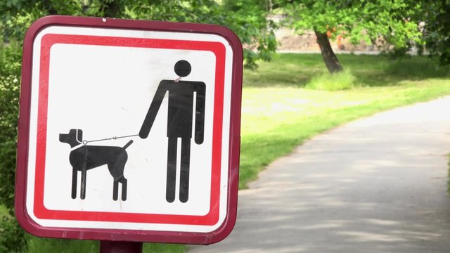 sign - keep the dog on a leash