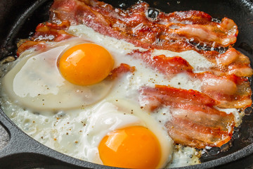 カリカリベーコンエッグ　 Bacon and eggs