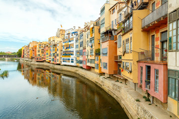 Obraz na płótnie Canvas Girona. Multi-colored facades of houses on the river Onyar.