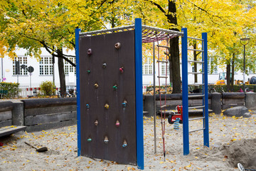 Kletterwand am Spielplatz