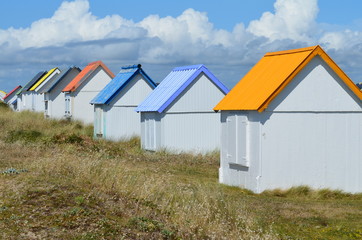 Cabanes de plage à Gouville-sur-Mer (Manche-Normandie)