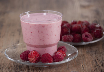 Smoothies of frozen raspberries and strawberries    .
