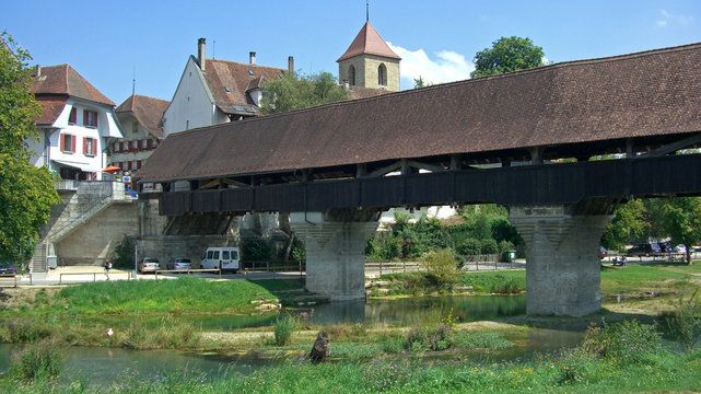 Holzbr&uuml;cke &uuml;ber die alte Aare