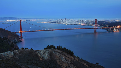 Golden Gate Bridge at night