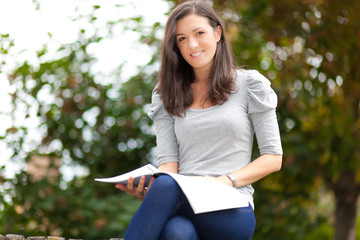 Obraz premium Smiling student outdoor