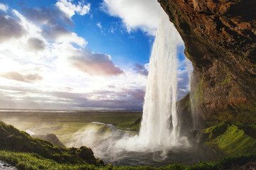 Fototapeta premium piękny niesamowity krajobraz z Islandii, wodospad Seljandafoss