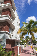 Obraz premium White and rose building of classic style in Miami Beach, Florida