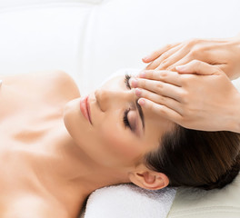 Obraz na płótnie Canvas Beautiful woman laying on a mat in massage salon.