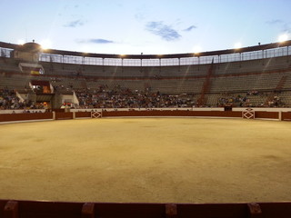 Plaza de toros al atardecer