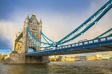 Fototapeta na wymiar London tower bridge against the evening sky