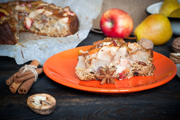 Pie with apples, pears and spices