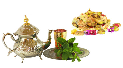 thé à la menthe et pâtisseries orientales © Monique Pouzet