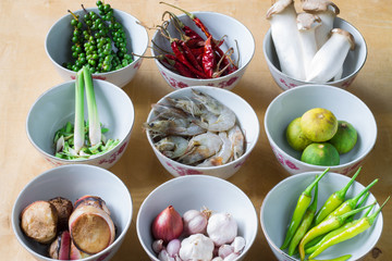 Garnish the soup, shrimp