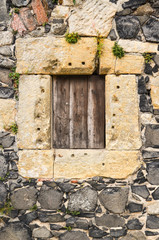 Hintergrund Fenster Burgmauer Basalt