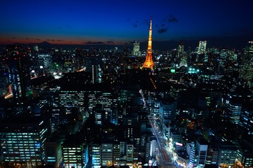Fototapeta na wymiar 日本　東京の都心のスカイラインと東京タワー　夕景