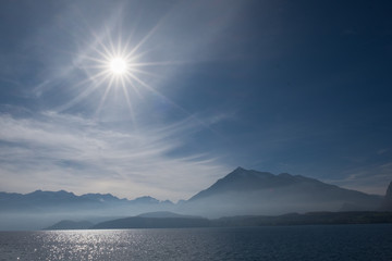 Sonnenstrahlen &uuml;ber dem Thunersee