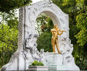 Zelfklevend Fotobehang golden monument Johann Strauss in City Park Vienna © vvoe