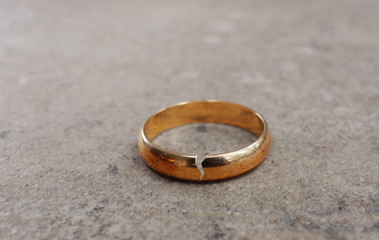 Divorce ring