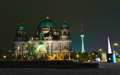 Berliner Dom at night