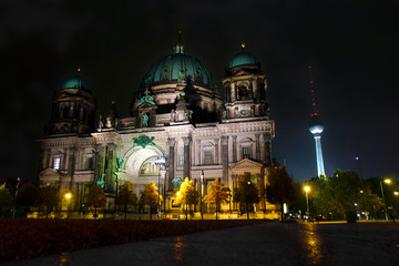 Fototapeta na wymiar Berliner Dom at night