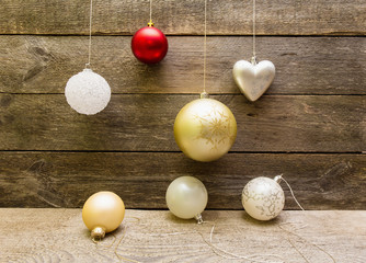 Fototapeta na wymiar Christmas decoration balls hanging on a wooden wall