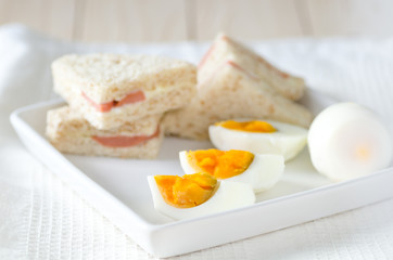 boiled eggs with bread sandwich