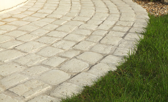 All&eacute;e pav&eacute;e de jardin