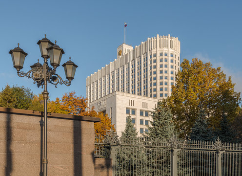 Москва, Россия. Дом Правительства Российской Федерации.