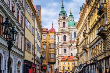 Foto op Aluminium Historische barokke gebouwen in het centrum van Praag, Tsjechische Repu © Boris Stroujko
