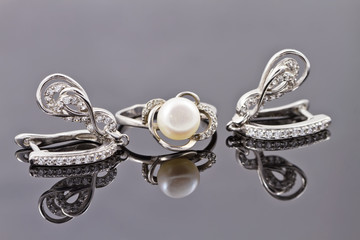 A set of fine silver jewelry