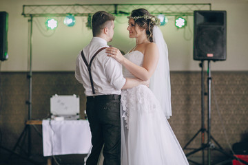 Naklejka premium wedding first dance