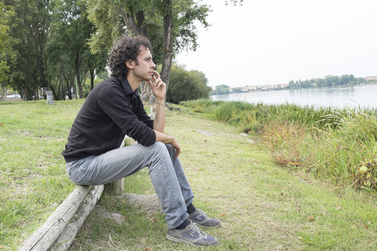 ragazzo al telefono