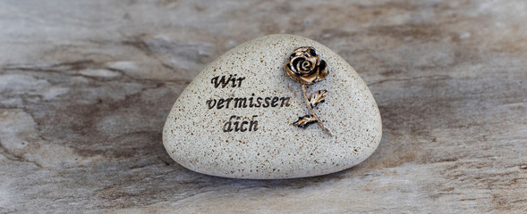 Stein mit Trauerspruch