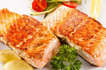 Grilled salmon and vegetables 