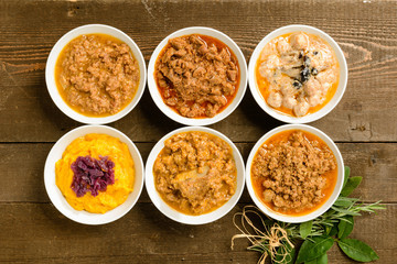 Condimenti per maccheroni col pettine, pasta tipica emiliana, Italia