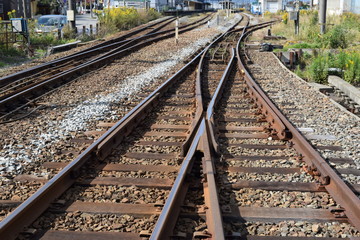 Fototapeta premium 線路（鶴岡駅近く）／山形県の庄内地方で羽越本線の線路（単線）を撮影したローカルイメージの写真です。JR鶴岡駅近くで撮影した写真になります。