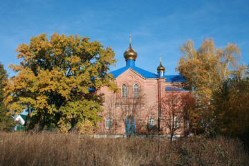 Церковь Покрова Пресвятой Богородицы в Клейменово Орловского района Орловской области осенью