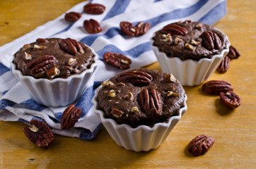Cupcake chocolate with nuts