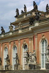 Fototapeta na wymiar Potsdam, terrasses et statues du Neues Palais, Allemagne
