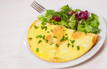 omelet with fresh mixed salad leaves