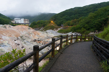 Fototapeta na wymiar Jigokudani Hell valley and Daiichi Takimotokan Hotel