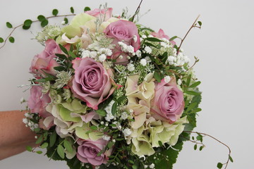 Brautstrauß mit Rosen